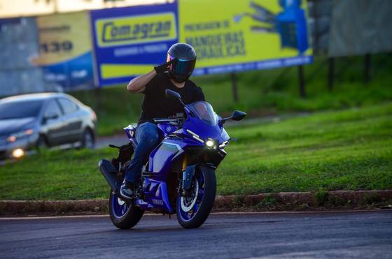 YAMAHA YZF R3 ABS CONNECTED YAMAHA YZF R3 ABS CONNECTED